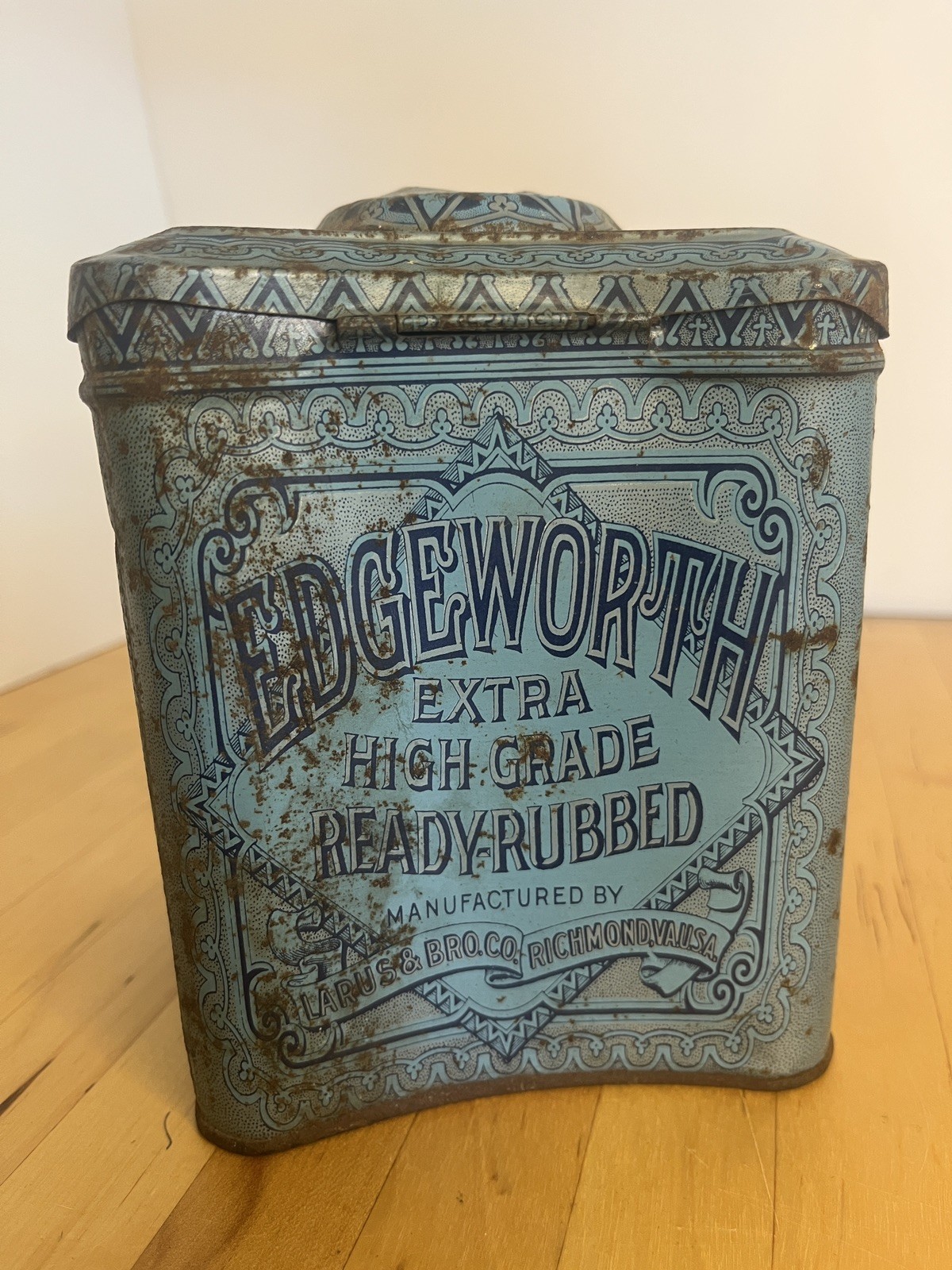 Edgeworth Vintage Extra High Grade Ready-Rubbed Tobacco Tin Blue Larus & Bro Co Edgeworth Vintage Extra High Grade Ready-Rubbed Tobacco Tin Blue Larus & Bro Co