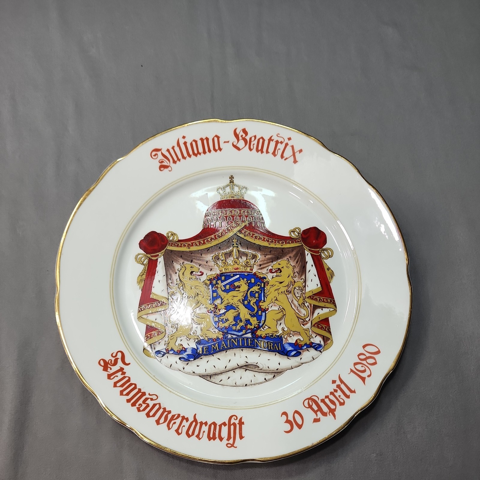 VINTAGE ROYAL STAFFORD BONE CHINA CORONATION  TRINKET PLATE FOR QUEEN BEATRIX 