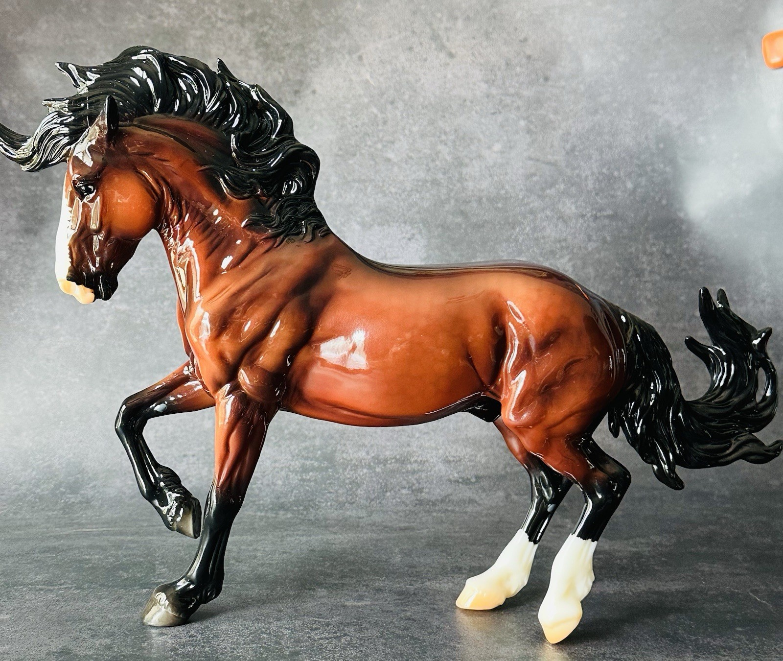 Breyer Collector Club Glossy Traditional Mustang Bolero 2023 Mojave Fireheart Breyer Collector Club Glossy Traditional Mustang Bolero 2023 Mojave Fireheart
