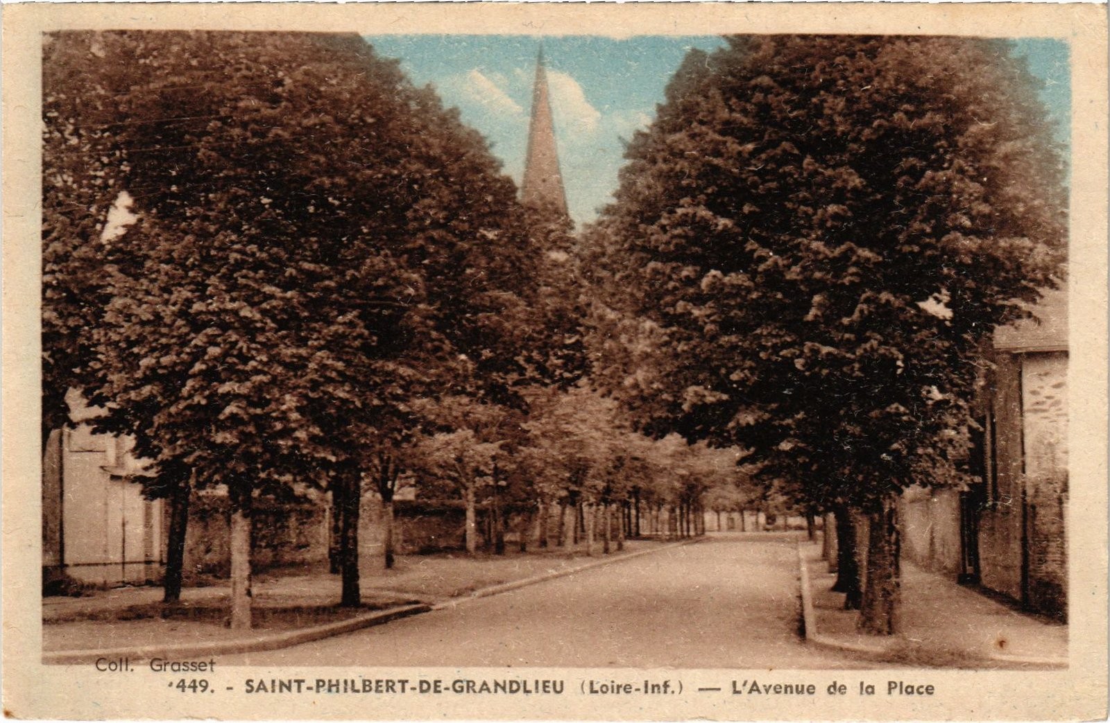 Old postcard Saint-Philbert-de-Grandlieu - L’Avenue de la Place (3002349) Old postcard Saint-Philbert-de-Grandlieu - L’Avenue de la Place (3002349)