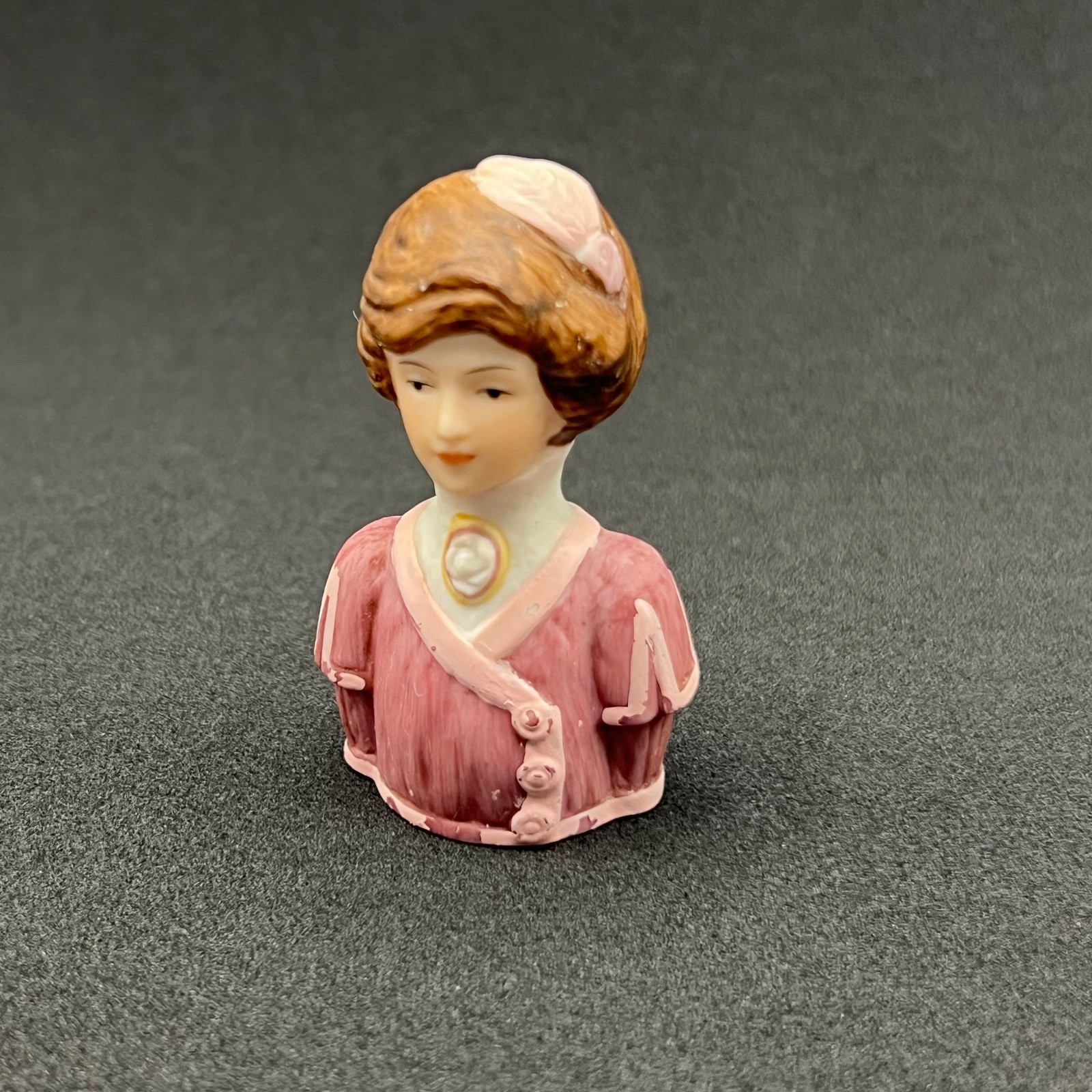 Vintage Avon 1982 American Fashion Silhouette Porcelain Thimble Lady Circa 1900