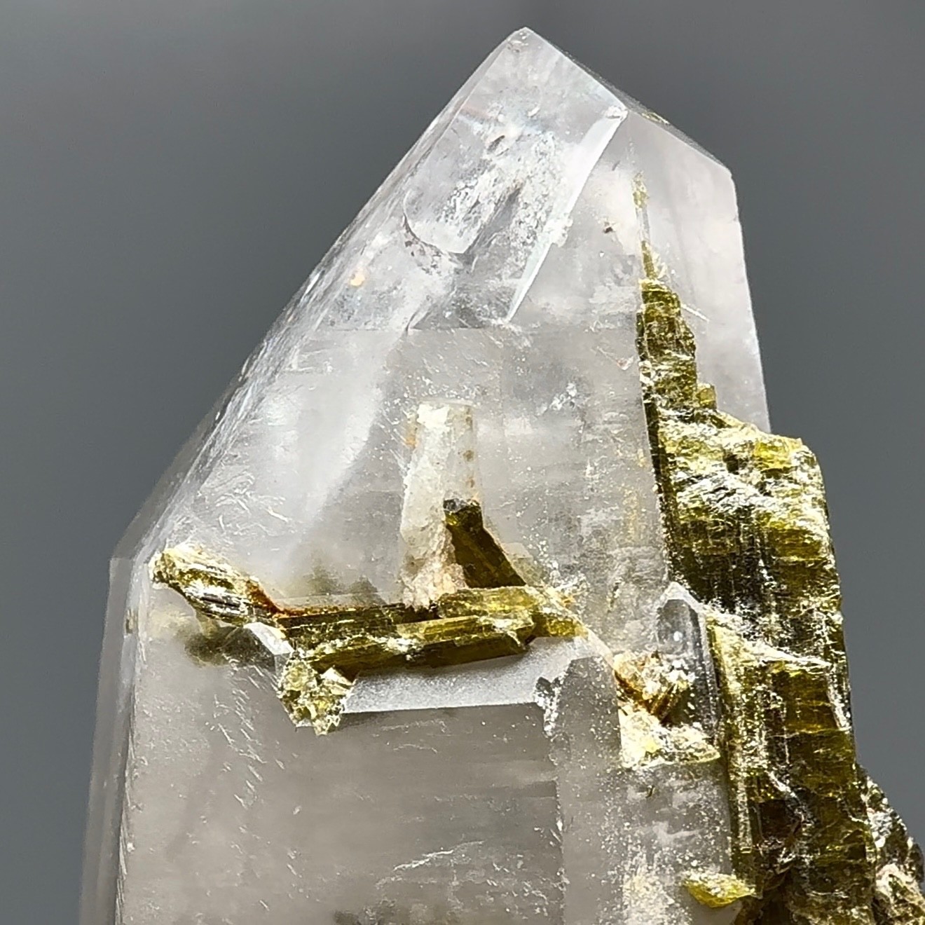 RARE Manifestation Epidote In Quartz Crystal w Holographic Rainbows - Brazil