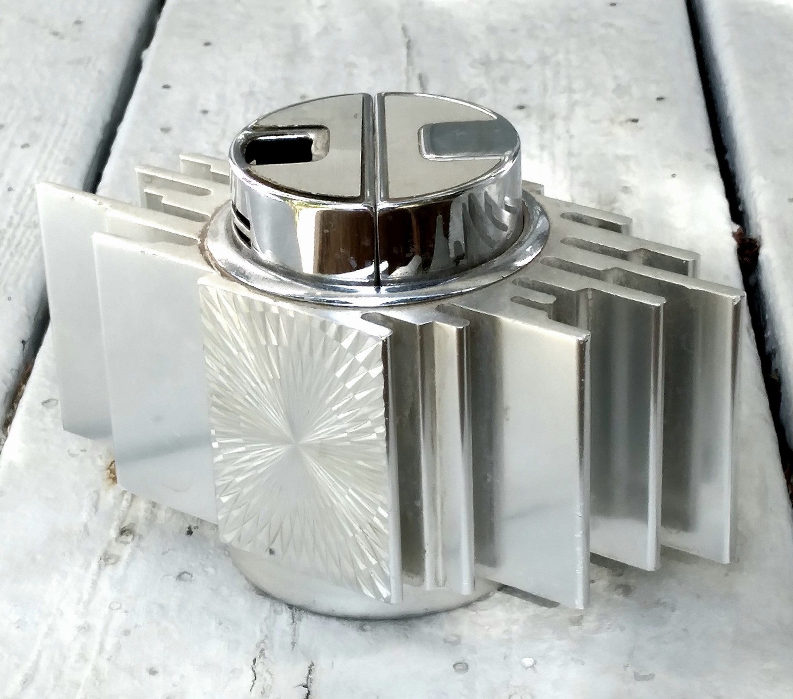 MCM 1960s Sarome Piezo Brutalist Aluminum Geometric Sunburst Gas Table Lighter MCM 1960s Sarome Piezo Brutalist Aluminum Geometric Sunburst Gas Table Lighter
