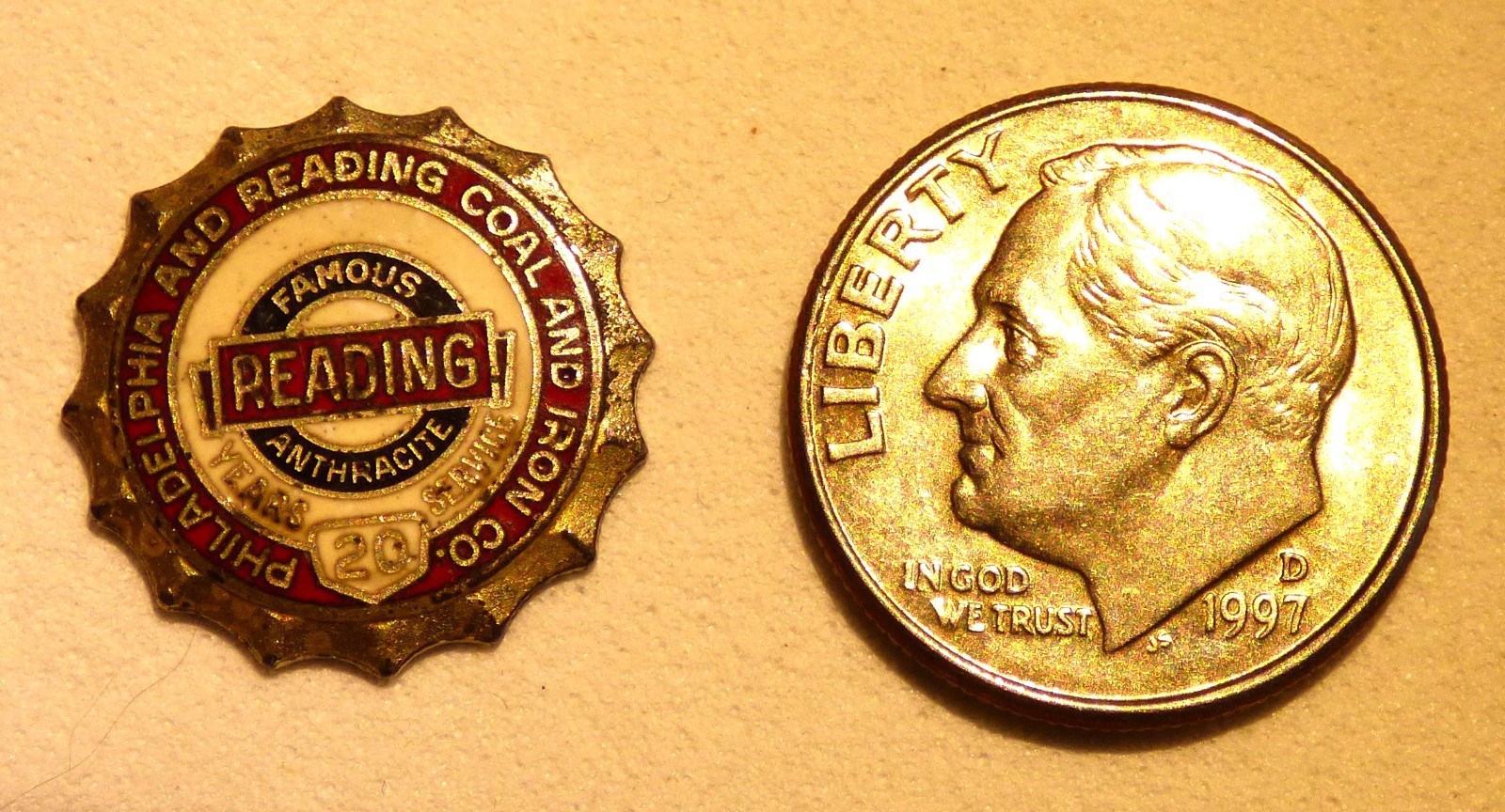 PHILADELPHIA READING COAL IRON CO ANTHRACITE RAILROAD 20 YR STERLING SILVER PIN PHILADELPHIA READING COAL IRON CO ANTHRACITE RAILROAD 20 YR STERLING SILVER PIN