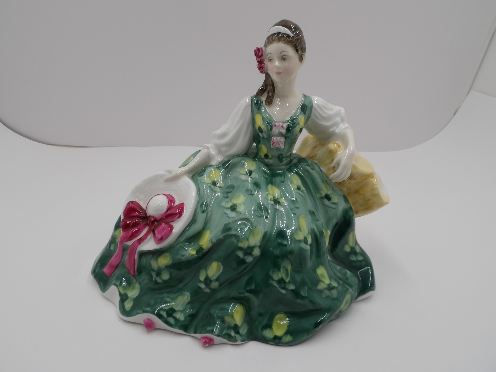 Royal Doulton ELYSE HN2474 Peggy Davies Seated Lady Green Dress Mint