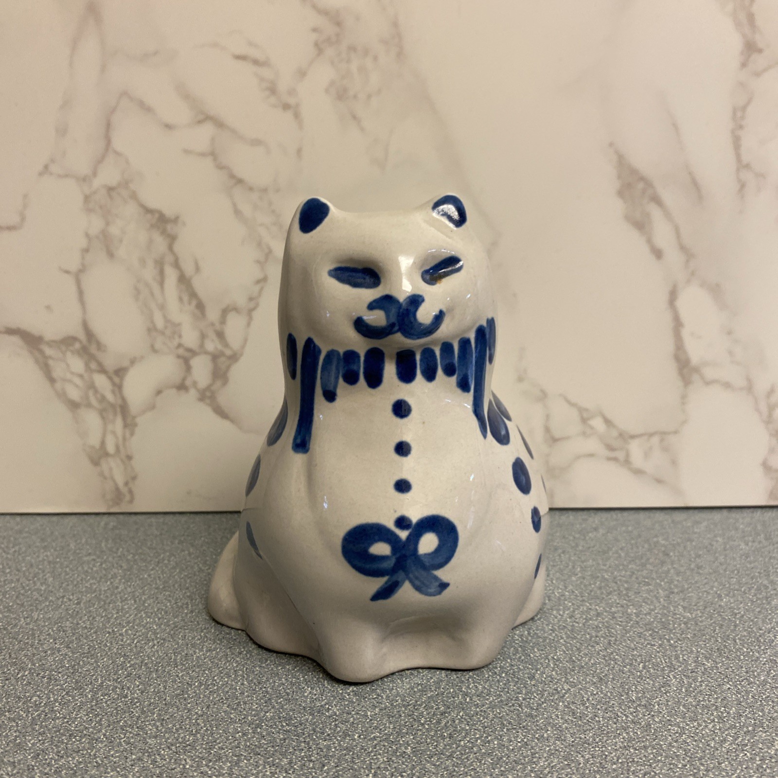 M. A. HADLEY ART POTTERY CAT FIGURINE BLUE & WHITE W/ BOW AND DOTS - VINTAGE