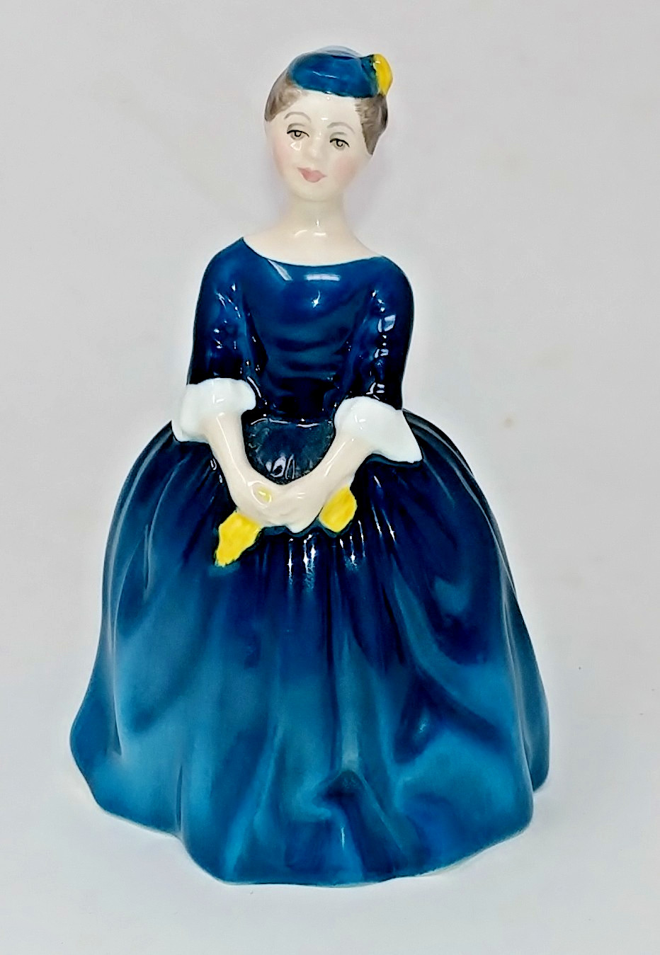 Exquisite 1965 Royal Doulton HN 2341 \