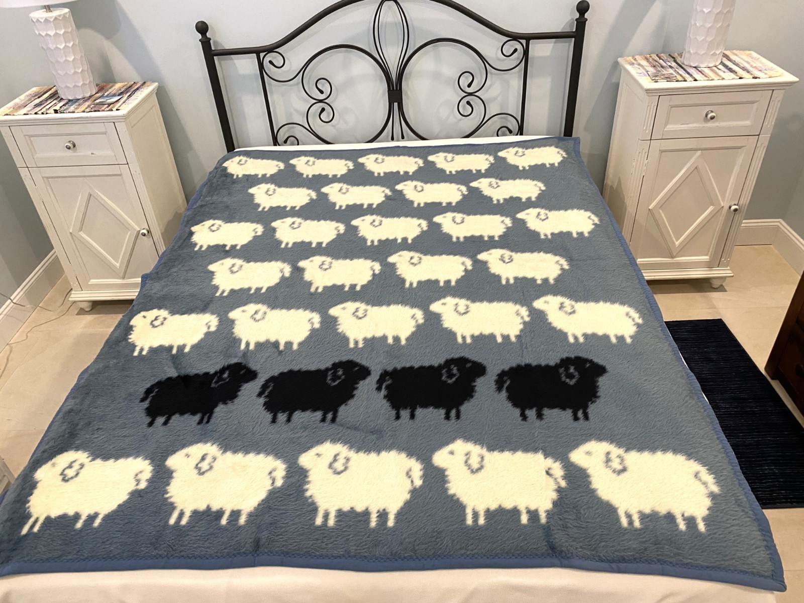 Vtg Crown Crafts Vuteks Vukovar Black Sheep Blanket Reversible 60x80 Blue White Vtg Crown Crafts Vuteks Vukovar Black Sheep Blanket Reversible 60x80 Blue White