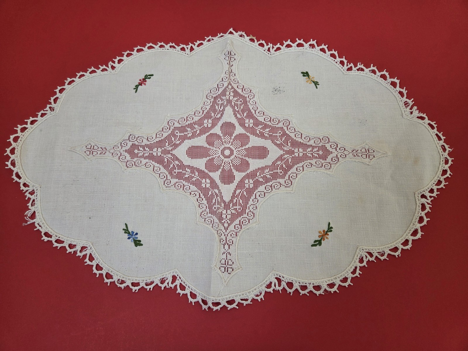 Vintage Hand Embroidered Linen  Table  Runner  Filet Lace  Crocheted Edging