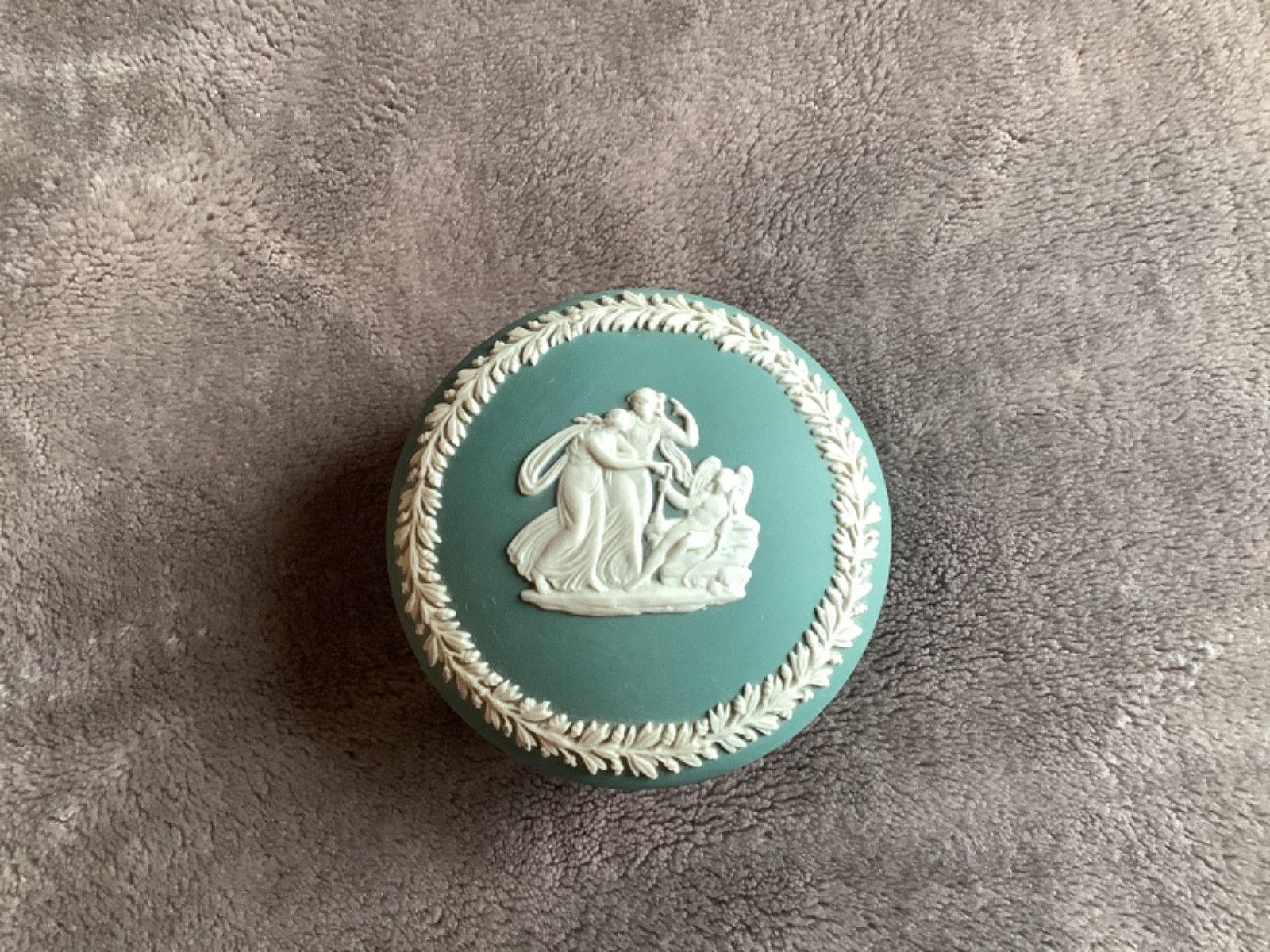 Vintage Wedgwood Jasperware Teal Green Fluted Trinket Box Venus “Cupid Asleep” Vintage Wedgwood Jasperware Teal Green Fluted Trinket Box Venus “Cupid Asleep”