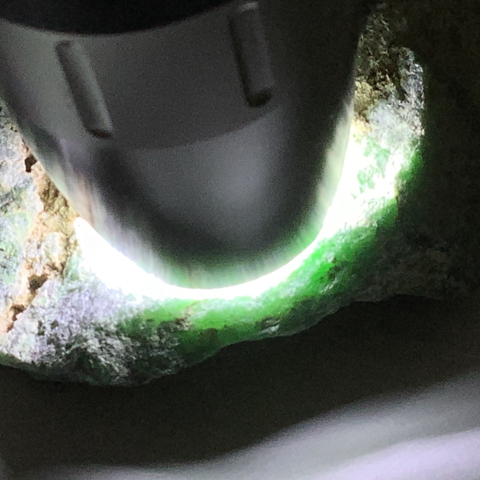 Siberian Jadeite Stone Ventifact Chromium Green Jadeite Jade Pebble Siberia 141g
