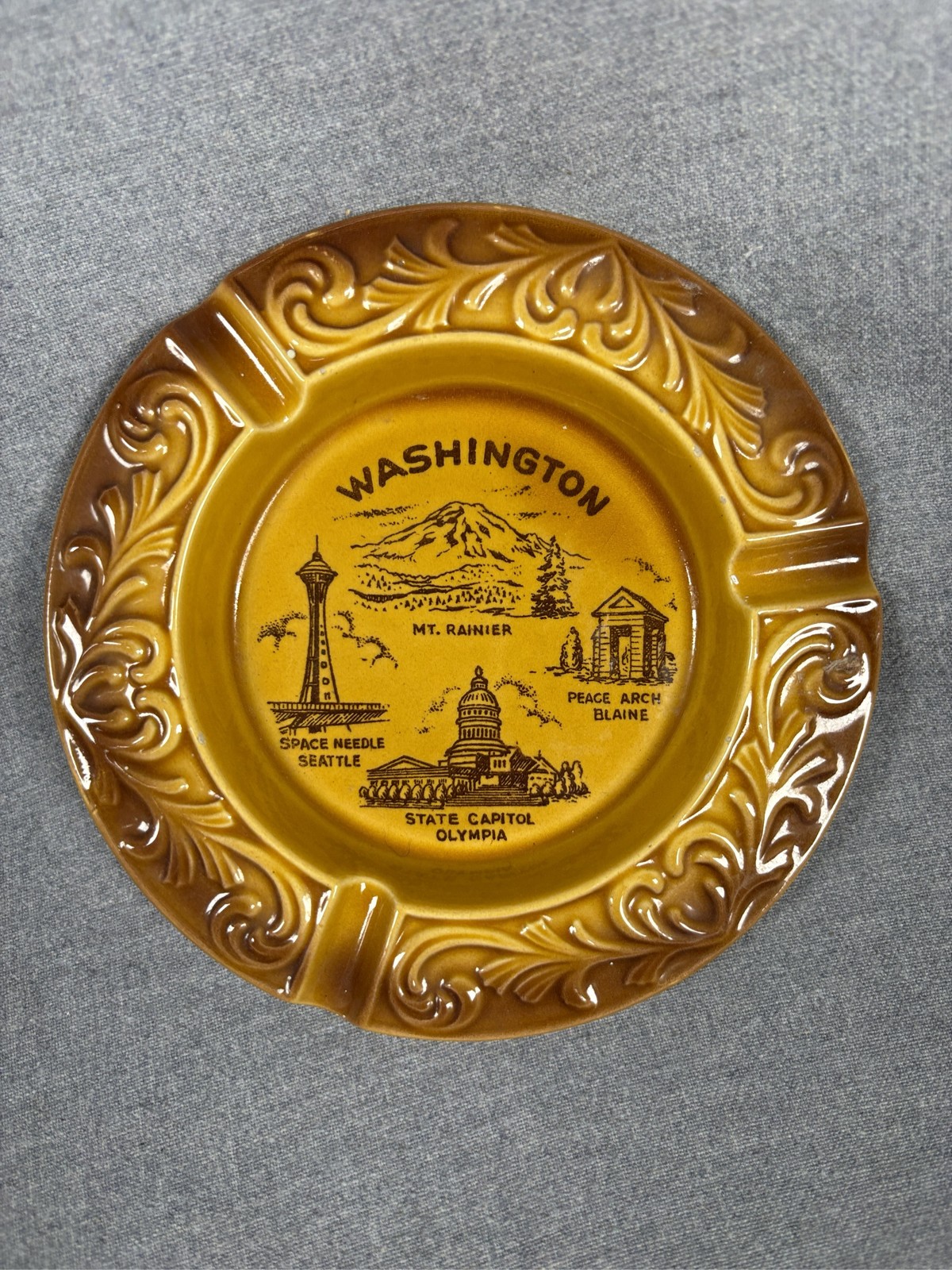 Vintage Washington State Souvenir Ashtray Mt Rainier Space Needle Glass Yellow