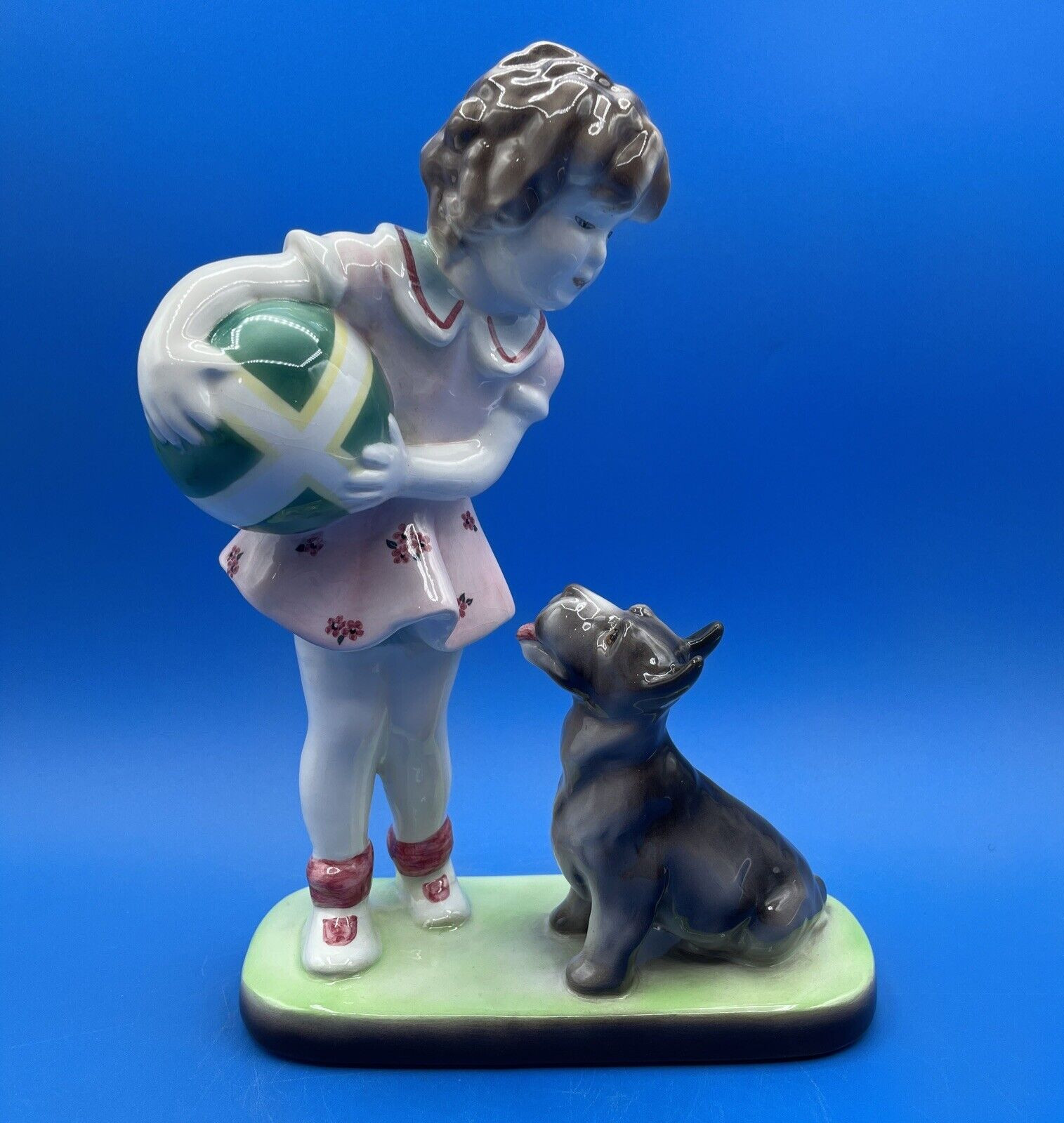 GOLDSCHEIDER EVERLAST 1940s FIGURINE OF A SCOTTISH TERRIER DOG & GIRL WITH BALL GOLDSCHEIDER EVERLAST 1940s FIGURINE OF A SCOTTISH TERRIER DOG & GIRL WITH BALL