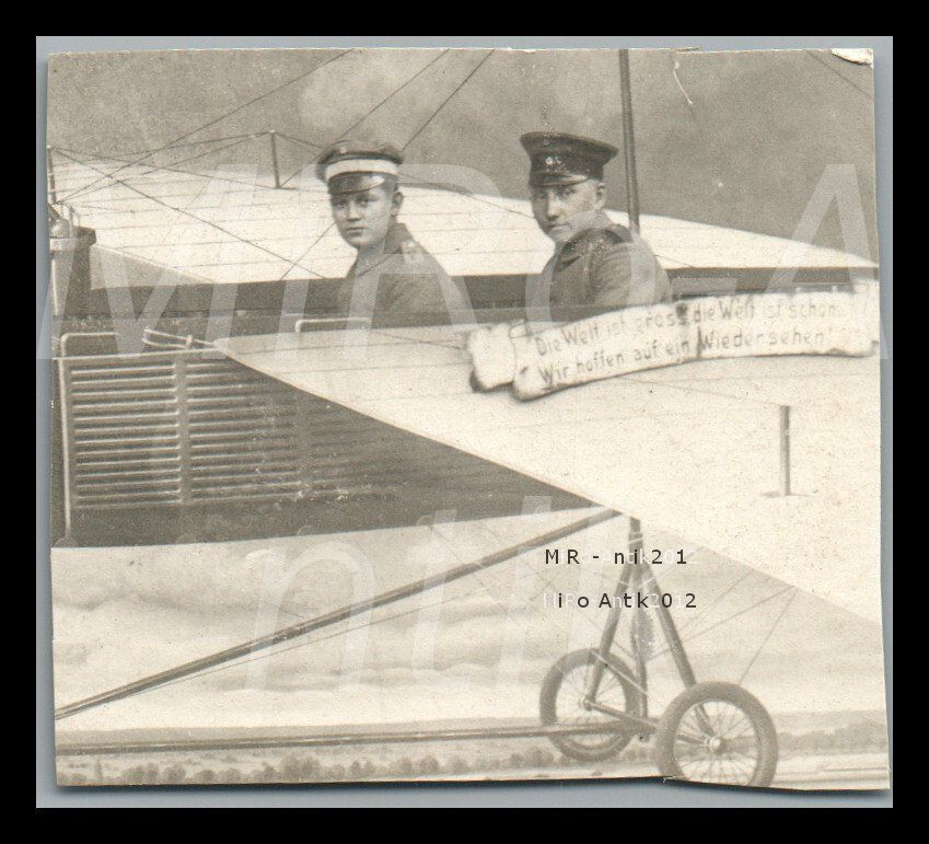 Photo, Aschersleben, studio shot, soldiers on the plane; L188L Photo, Aschersleben, studio shot, soldiers on the plane; L188L