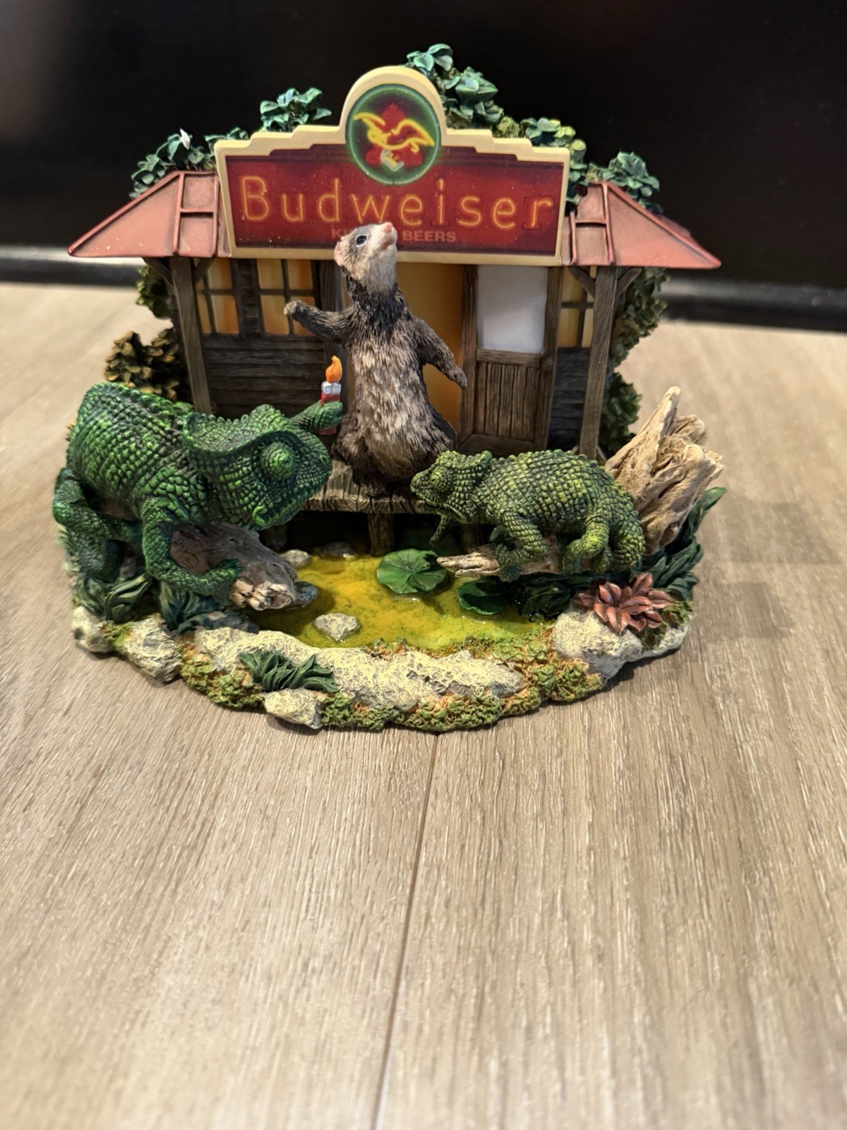 2000 THE BUDWEISER LIZARDS FERRET TAKES CENTER STAGE FIGURINE IN BOX 2000 THE BUDWEISER LIZARDS FERRET TAKES CENTER STAGE FIGURINE IN BOX