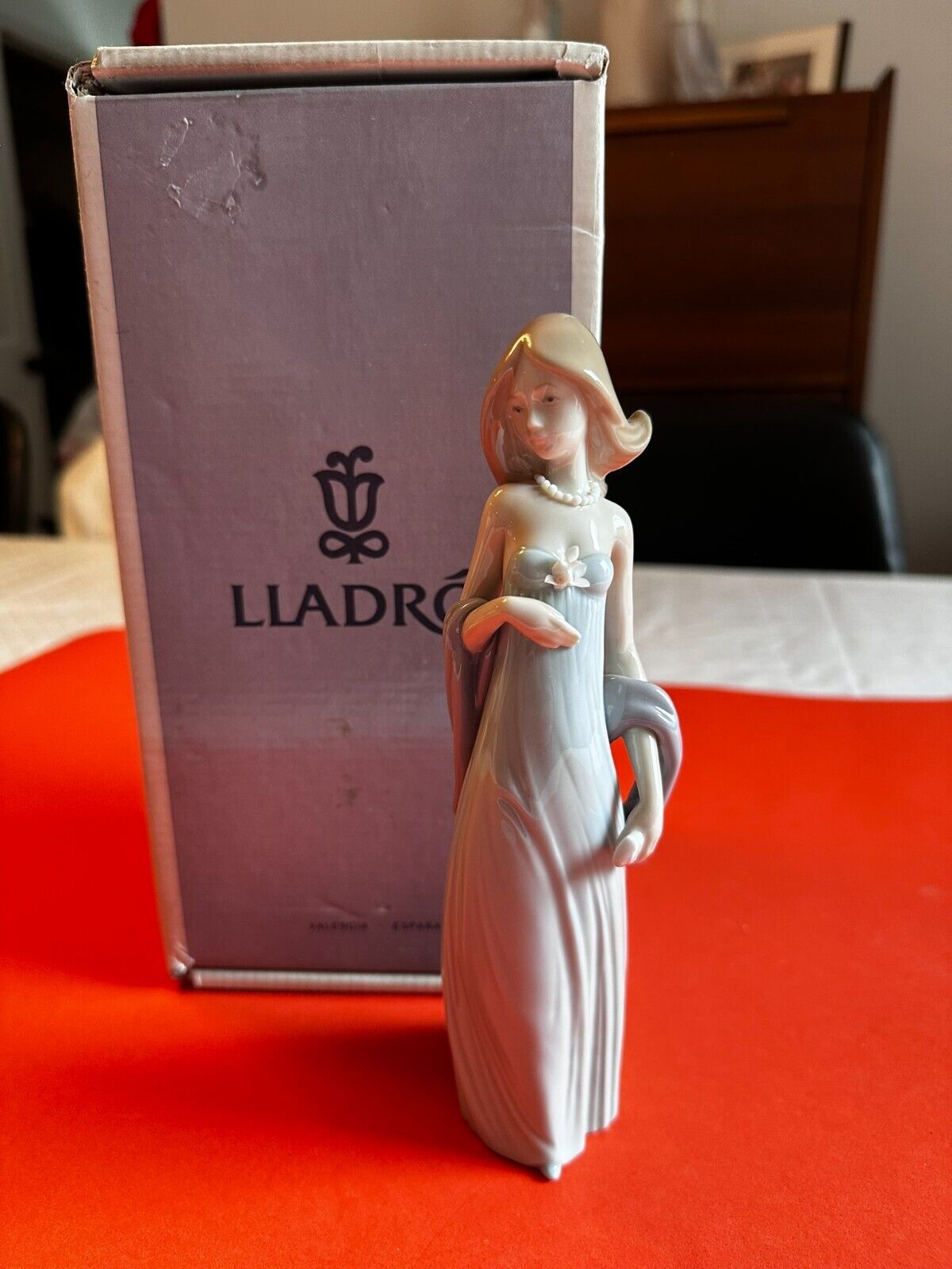 Lladro 5487 ~ Ingenue ~ Vestido De Noche ~ Figurine with Box NEW Condition