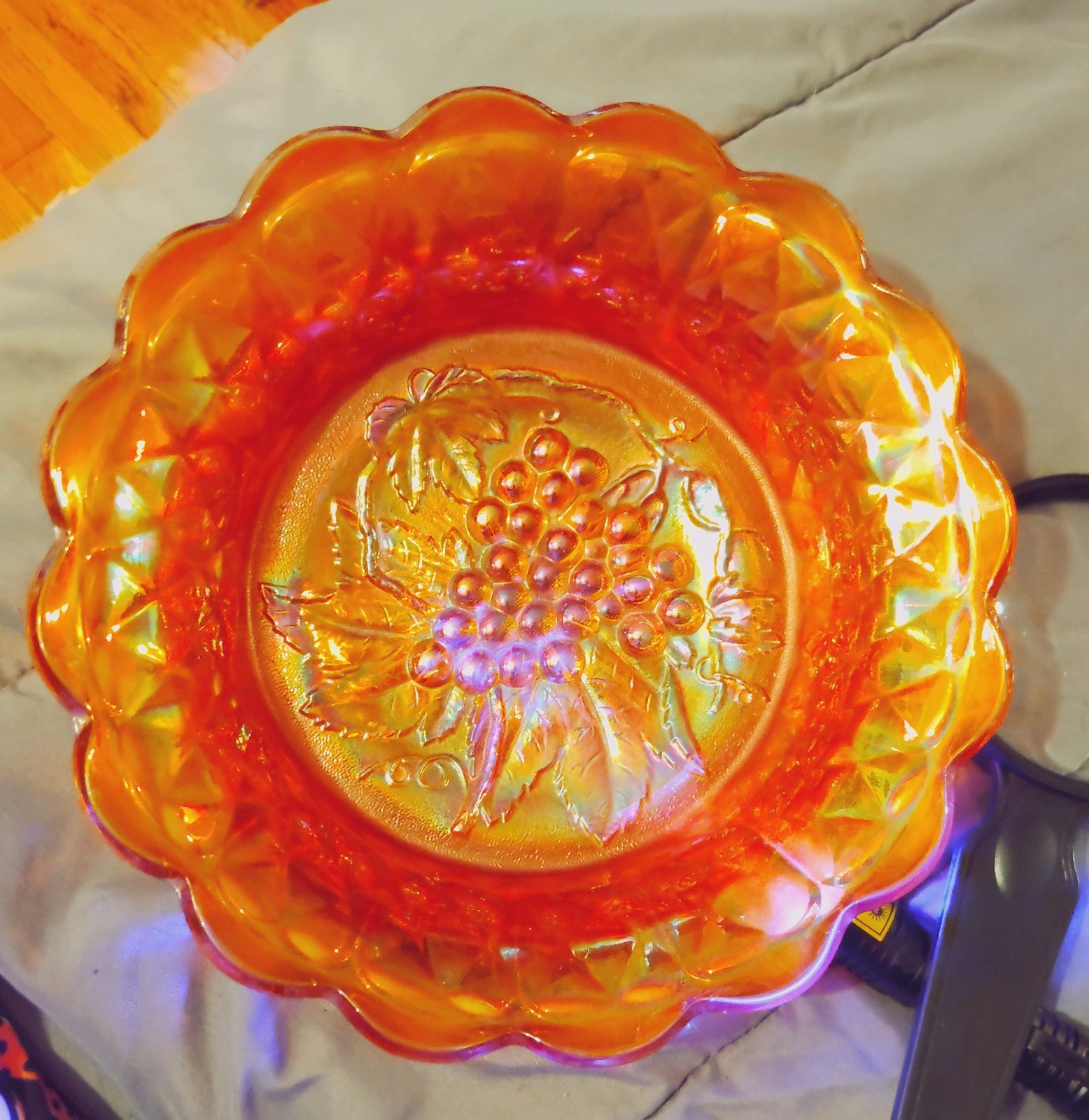 Vintage Fenton Iridescent Marigold Carnival Glass Grape 9\