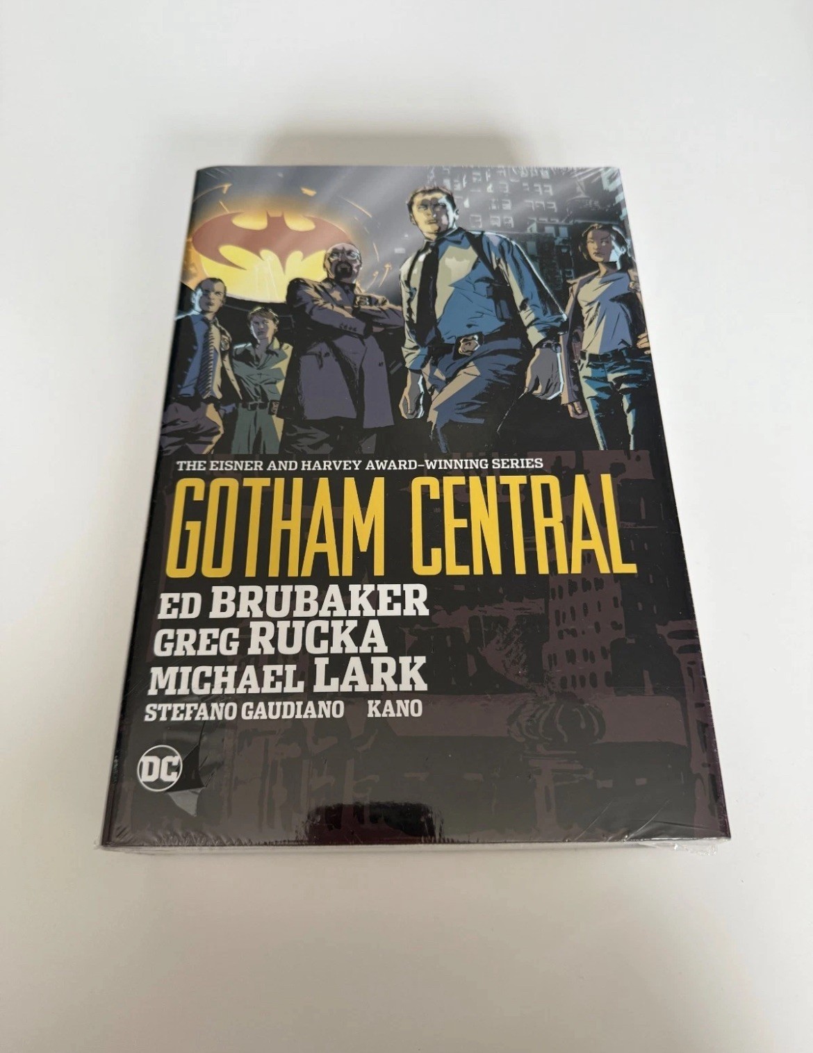 Lark, Michael - Gotham Central Omnibus (2022 edition) - Brand New Lark, Michael - Gotham Central Omnibus (2022 edition) - Brand New