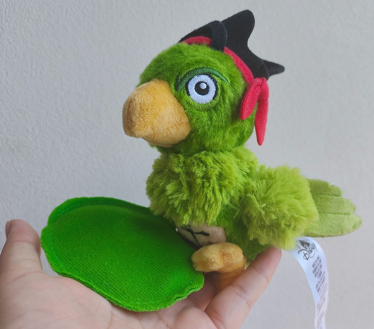 2024 Disney Pirates of the Caribbean parrot shoulder pal plush Magnetic 2024 Disney Pirates of the Caribbean parrot shoulder pal plush Magnetic