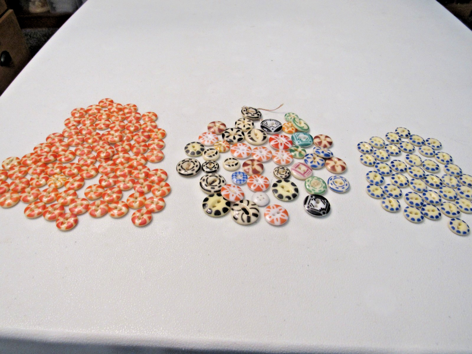 LOT OF 124 VINTAGE ANTIQUE  CERAMIC CHINA STENCIL BUTTONS