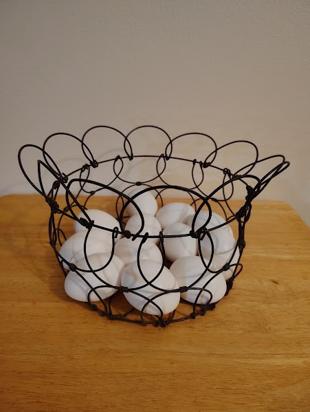 Vintage Metal Wire Egg Basket Collapsible Antique Rustic Farmhouse Decor