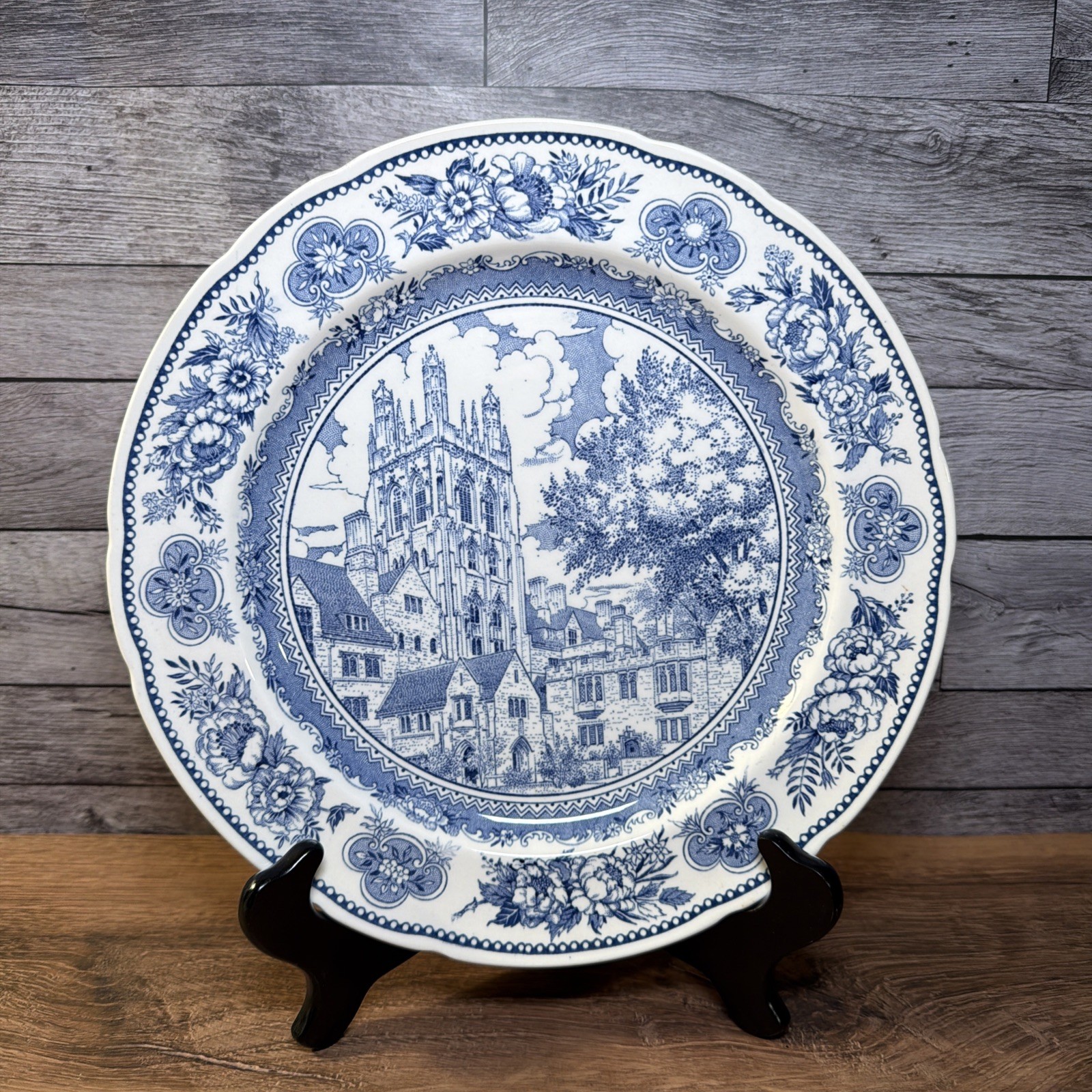 Wedgwood Yale University Blue Wrexham Tower Memorial Quadrangle Dinner Plate Wedgwood Yale University Blue Wrexham Tower Memorial Quadrangle Dinner Plate
