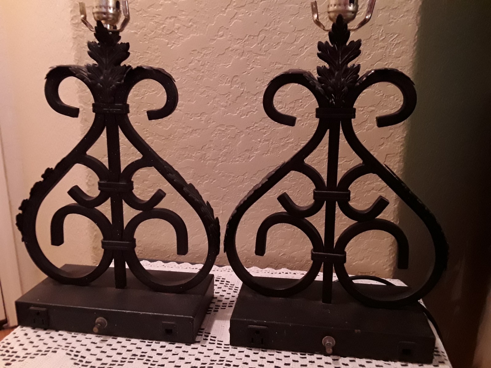 Vintage Mid-Century Scroll & Leaf Wrought Iron Table Lamps 19\