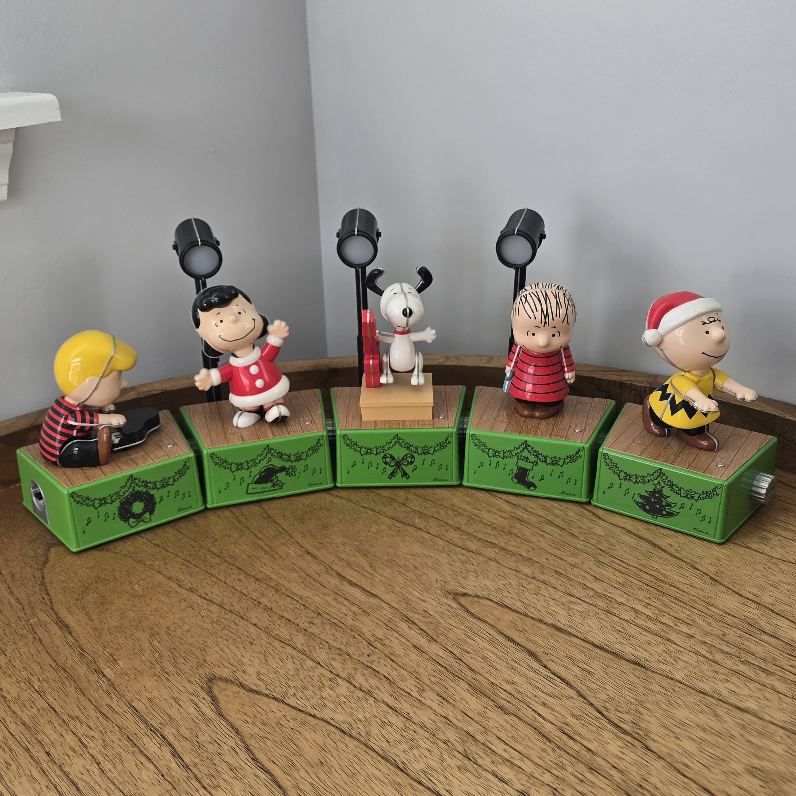 Hallmark Peanuts Dance Party Music & Motion 5 Piece Set Figures Lights 2017