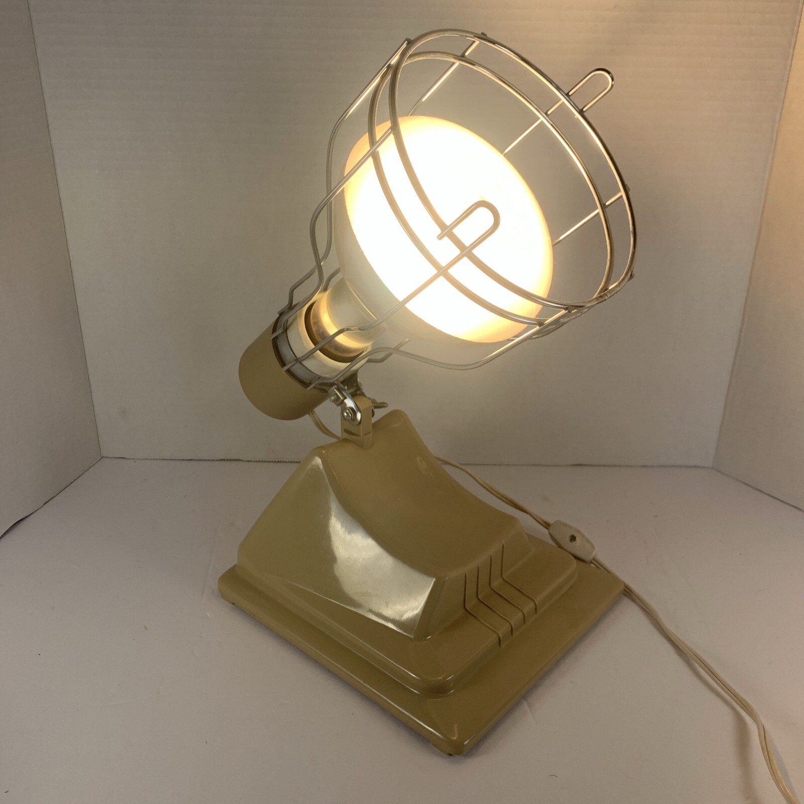 Vtg Working GE Sunlamp Kit Adjustable Model #RSK-5 W/ Safety Cage~Atomic~Retro Vtg Working GE Sunlamp Kit Adjustable Model #RSK-5 W/ Safety Cage~Atomic~Retro