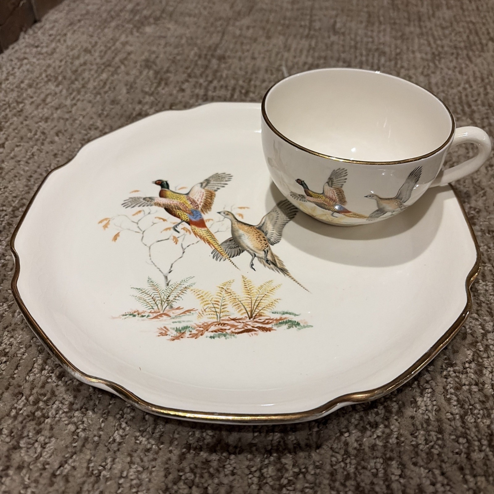 1950s Vintage Luncheon Plate & teacup Georgian USA, Pheasants flying 22 KT 1950s Vintage Luncheon Plate & teacup Georgian USA, Pheasants flying 22 KT