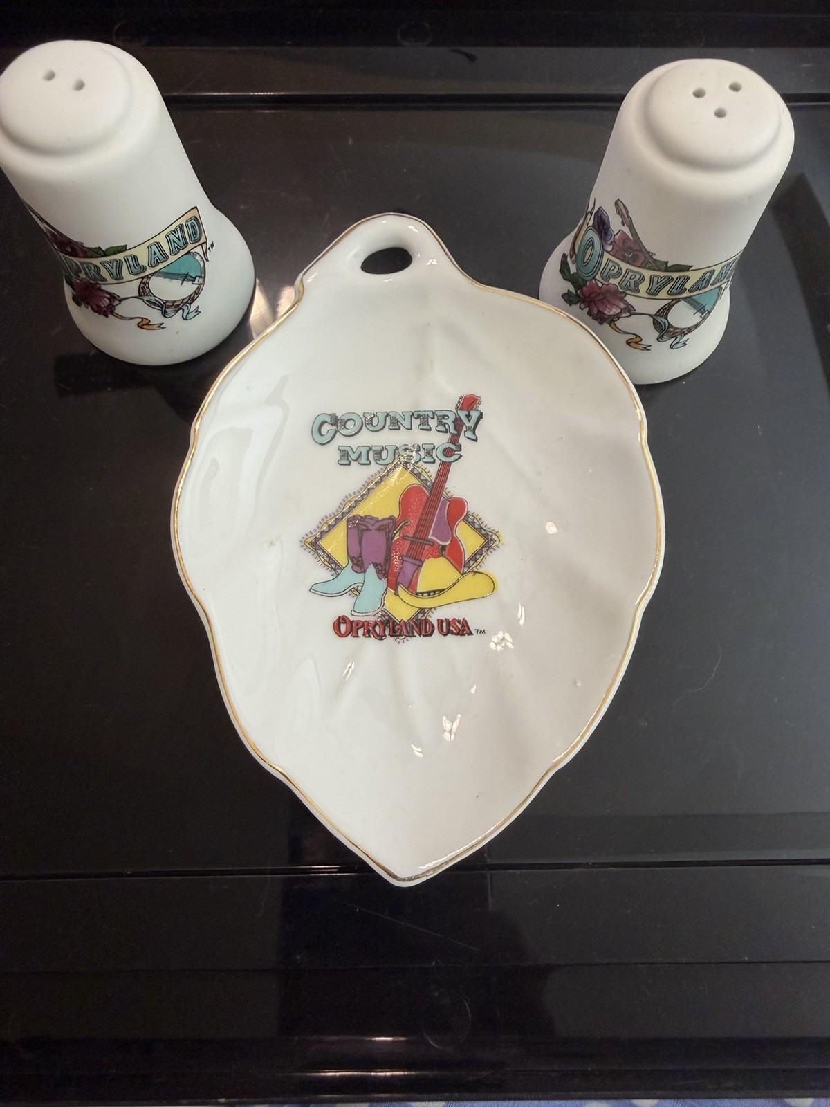 Opryland USA VTG Salt & Pepper Shakers + Milk glass Dish Nashville TN Park EUC Opryland USA VTG Salt & Pepper Shakers + Milk glass Dish Nashville TN Park EUC
