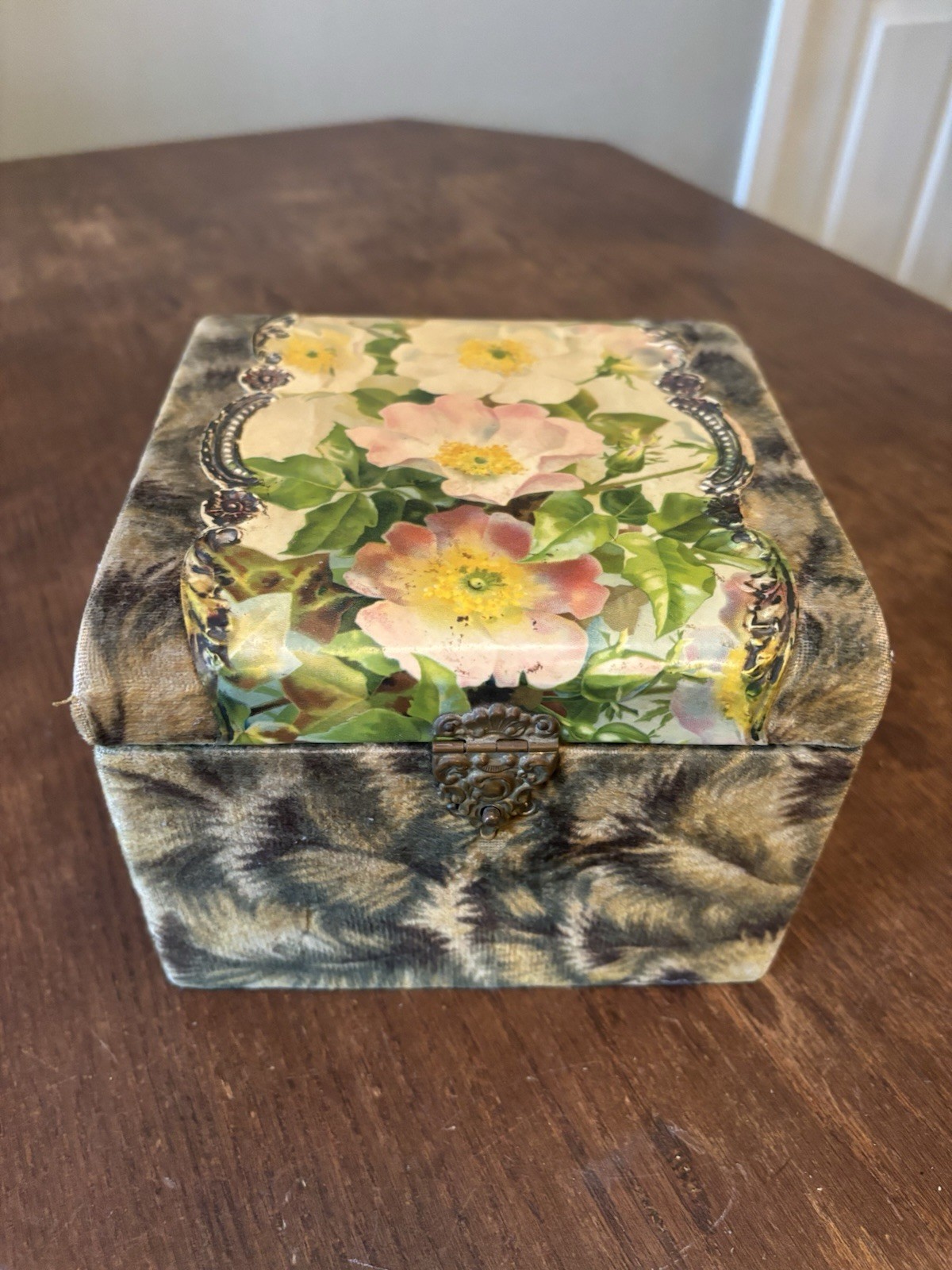 Antique Floral Collar Box Orig Collar Victorian Coquette Vanity Decor Shabby