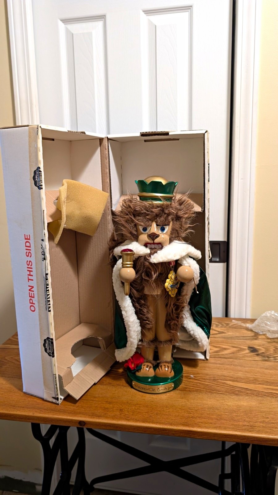 Steinbach Wizard of Oz Cowardly Lion Handcrafted Nutcracker 18in S1805