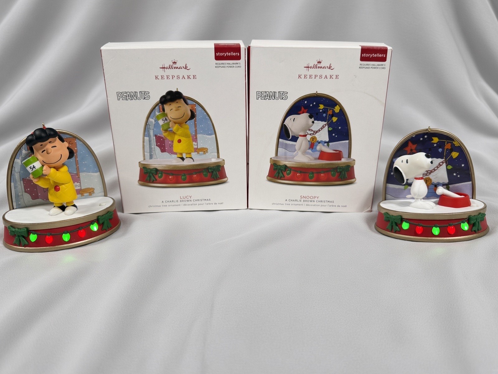Hallmark 2018 Peanuts Storytellers Lucy & Snoopy Ornaments + Power Cord