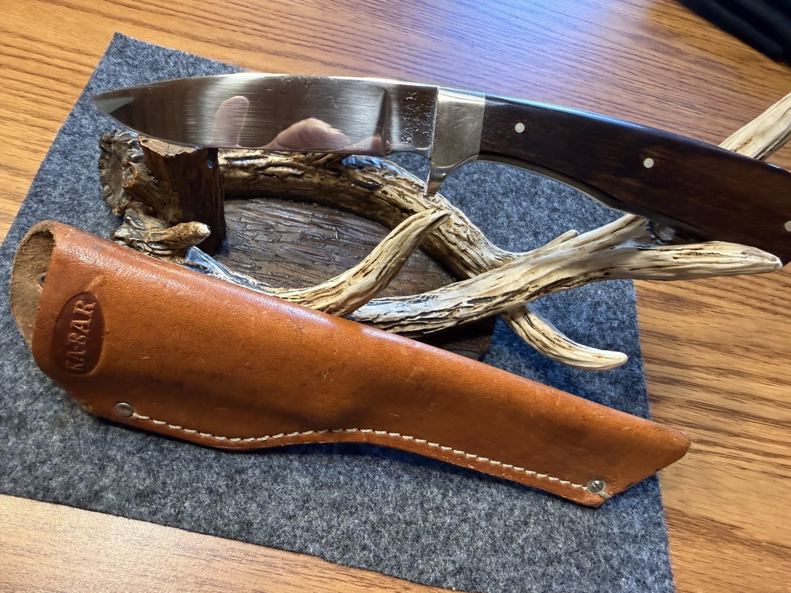 Vintage Ka-Bar USA 1240 Fixed Blade Hunting Knife with Leather Sheath Nice Cond