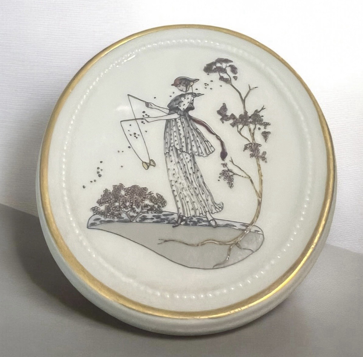 Vintage 1920s Fürstenberg porcelain wall medallion an Art Deco-style depiction.
