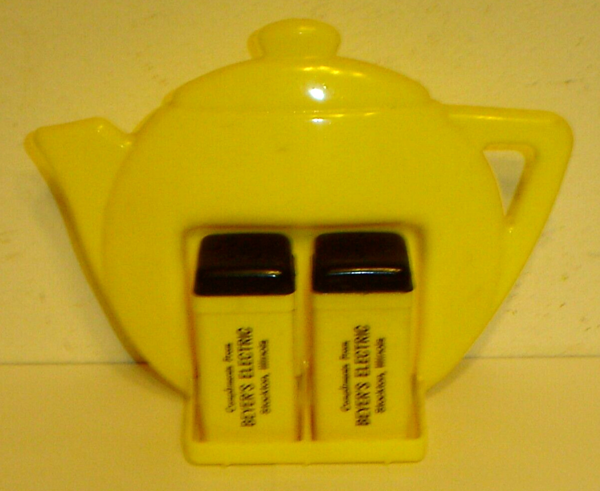 Vintage Beyer's Electric Stockton, Ill. Wall Mount Teapot Salt & Pepper Shakers Vintage Beyer's Electric Stockton, Ill. Wall Mount Teapot Salt & Pepper Shakers