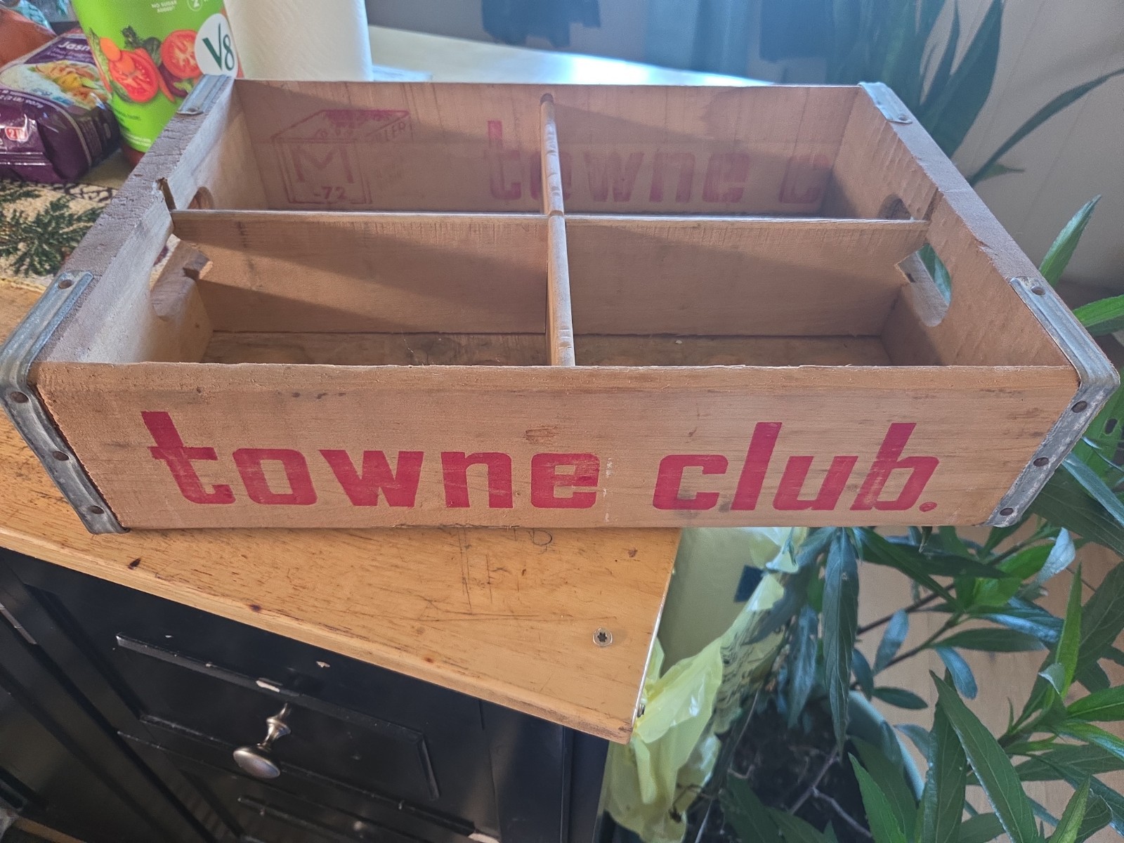 **Pristine** Vintage Towne Club Beverages Soda Pop Wooden Carrier Crate Case **Pristine** Vintage Towne Club Beverages Soda Pop Wooden Carrier Crate Case