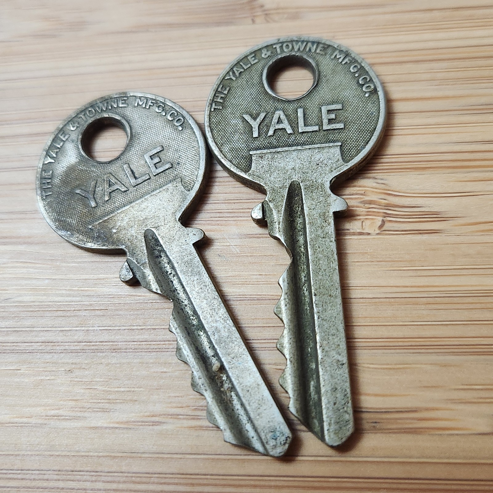 Vintage pr Genuine Yale & Towne Blank Cylinder lock keys 2