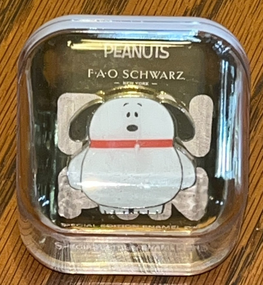 FAO SCHWARZ X PEANUTS BLOB SNOOPY LIMITED EDITION ENAMEL PIN