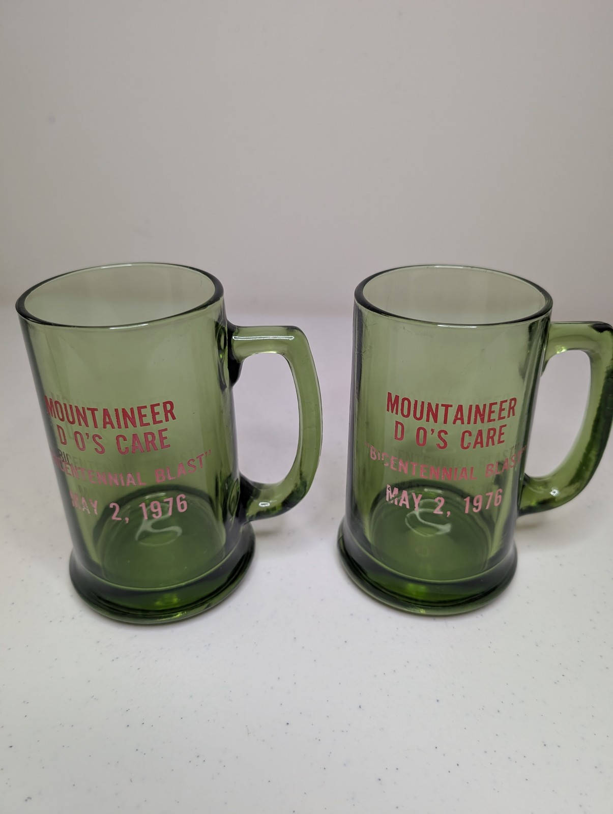 Vintage 1976 West Virginia Bicentennial Mountaineer Do\'s Care Green Glass Mugs Vintage 1976 West Virginia Bicentennial Mountaineer Do\'s Care Green Glass Mugs