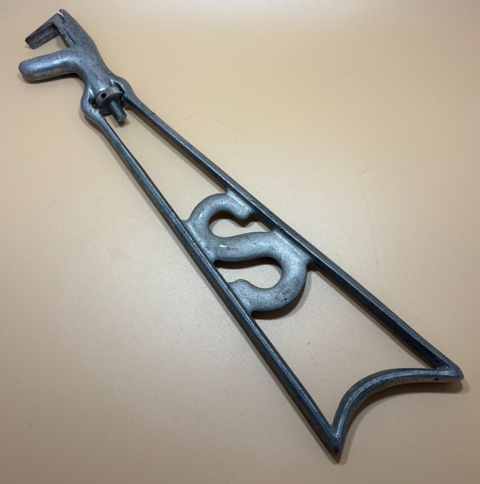 Vintage Detachable Civil War-Style Revolver Aluminum \ Vintage Detachable Civil War-Style Revolver Aluminum \