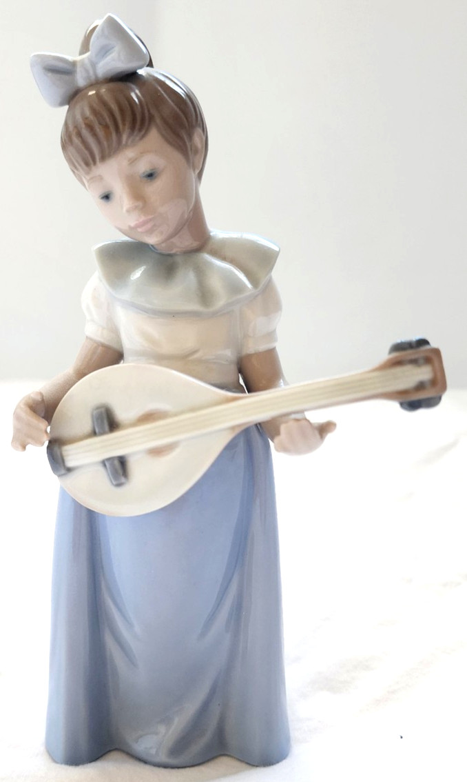 NAO by Lladro #1033 Girl with Mandolin NO Box Vintage Retired