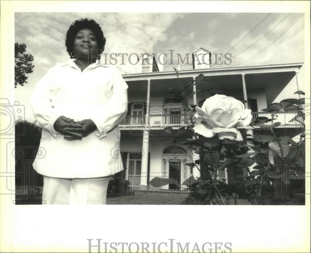 1992 Press Photo Louise King, housekeeper at the Holy Rosary Rectory on Bayou 1992 Press Photo Louise King, housekeeper at the Holy Rosary Rectory on Bayou