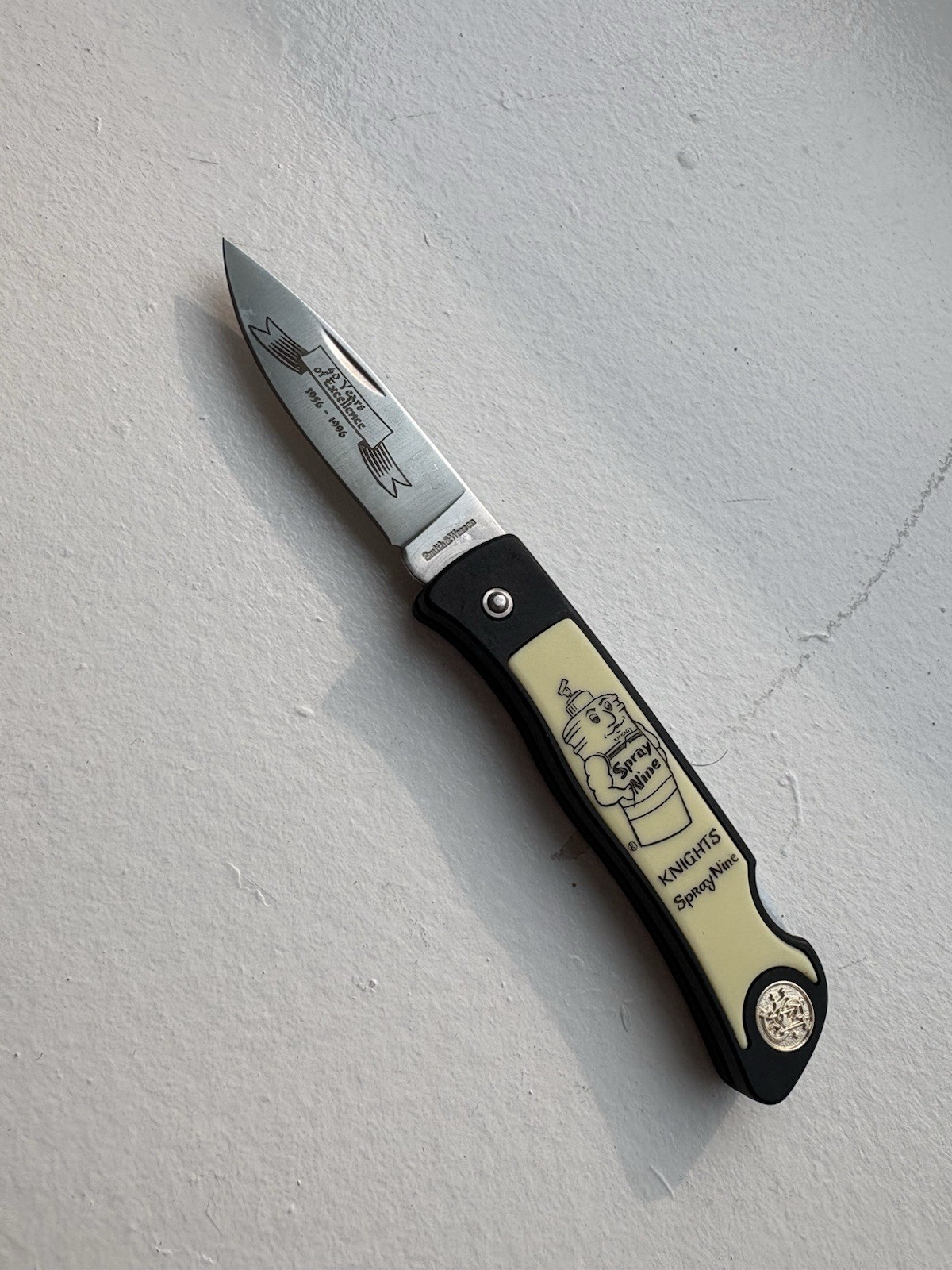Smith & Wesson Scrimshaw Knife Ultra Rare Knights Spray Nine Edition