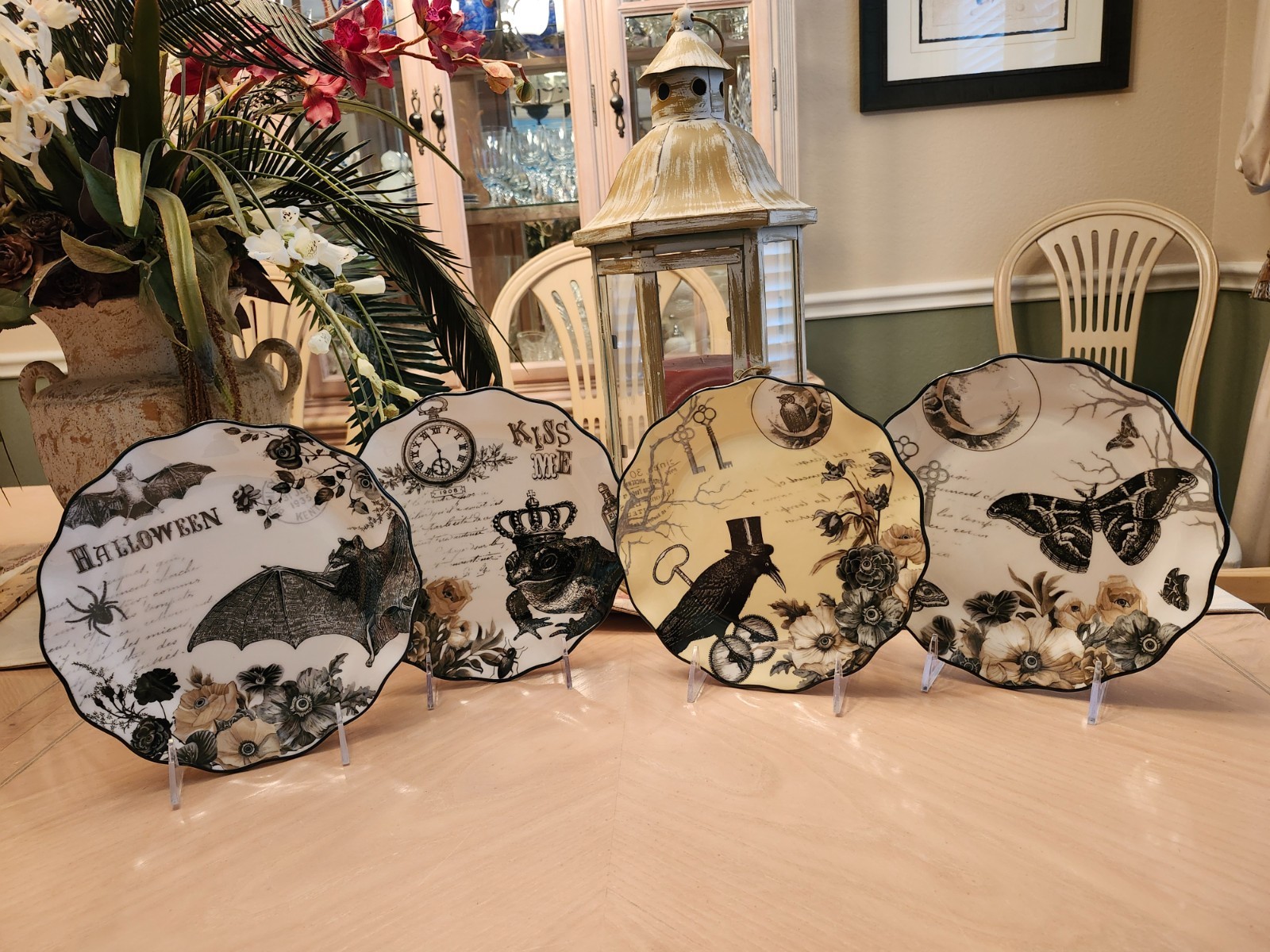 POTTER'S STUDIO HALLOWEEN SET OF 4 SIDE PLATES GOTHIC FLORAL DESIGN NEW POTTER'S STUDIO HALLOWEEN SET OF 4 SIDE PLATES GOTHIC FLORAL DESIGN NEW