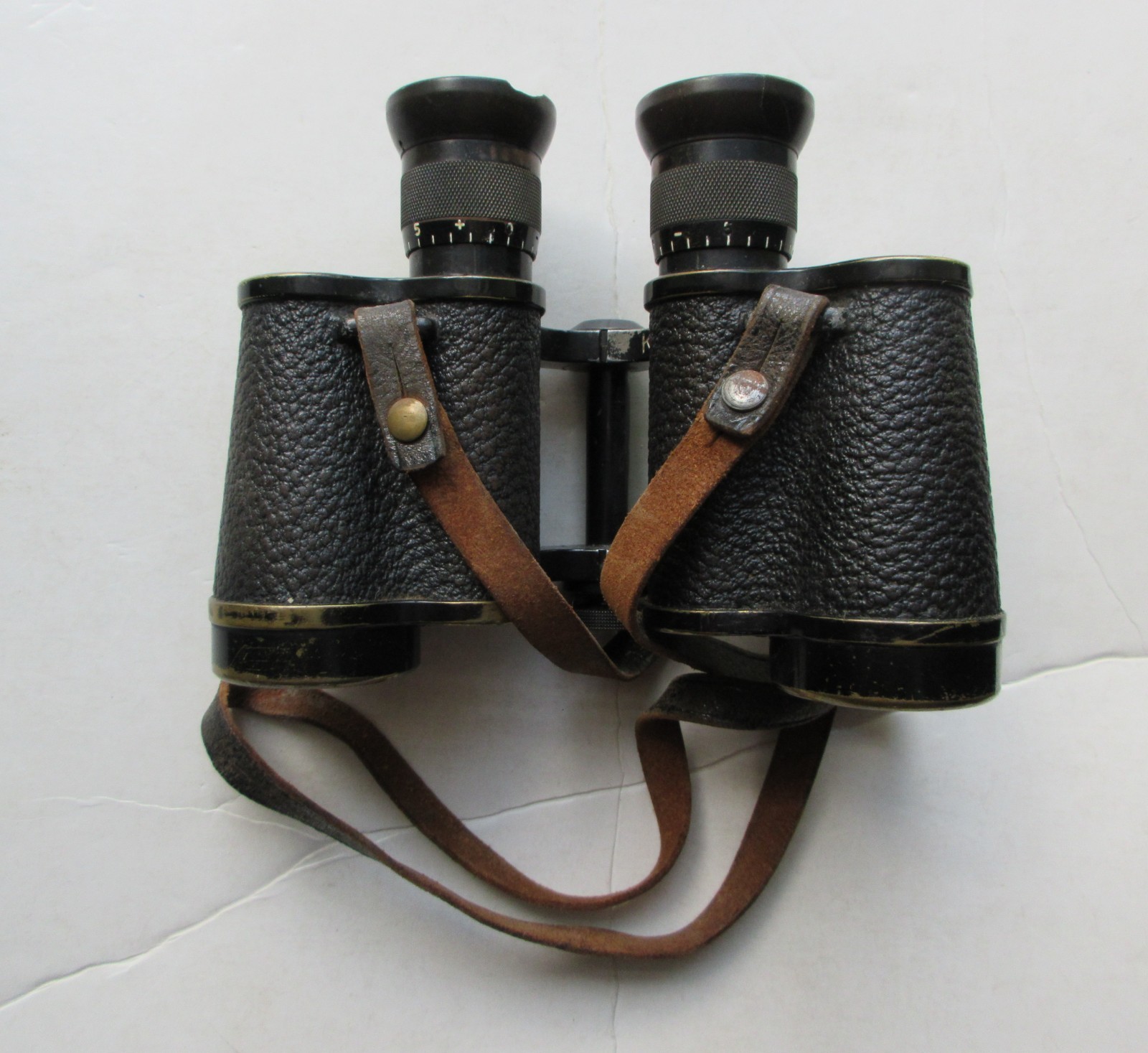 German WWII binoculars with strap: Carl Zeiss, 6X
