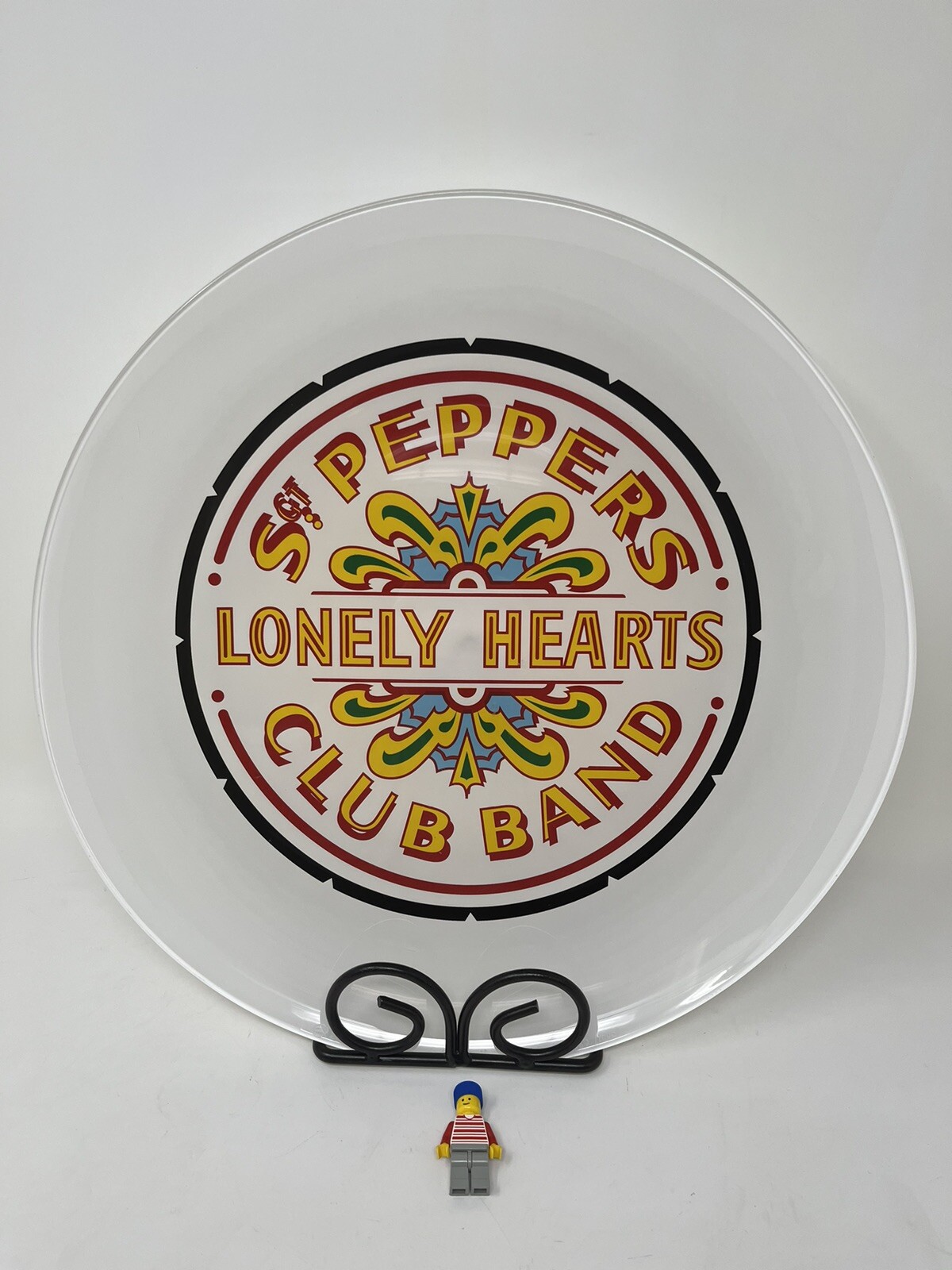RARE Beatles Sgt. Peppers Lonely Hearts Club Band - Large Plate 2004 Apple Corp RARE Beatles Sgt. Peppers Lonely Hearts Club Band - Large Plate 2004 Apple Corp