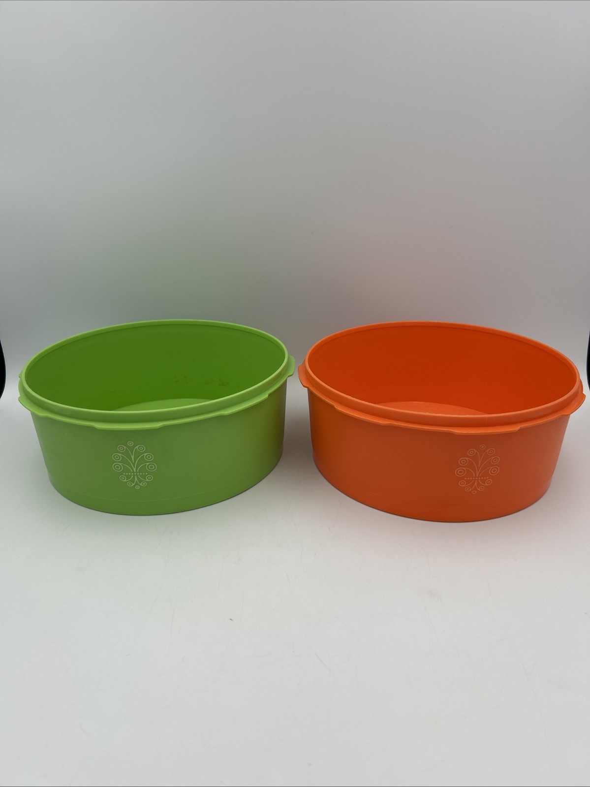 Vtg Tupperware Round Servalier Canister Orange & Green 1204-6 1204-6 NO LIDS Vtg Tupperware Round Servalier Canister Orange & Green 1204-6 1204-6 NO LIDS