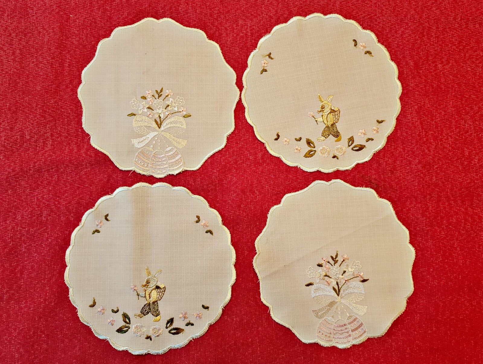 COASTER DOILY VINTAGE AUTHENTIC LOT OF 4 EASTER ART RABBITS EGGS COTTON ROUND
